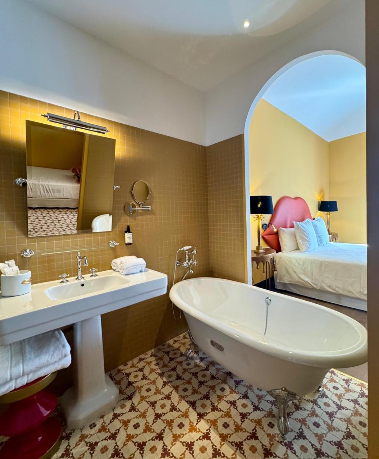 Hotel Divino & Apartments Figueres  Exterior photo