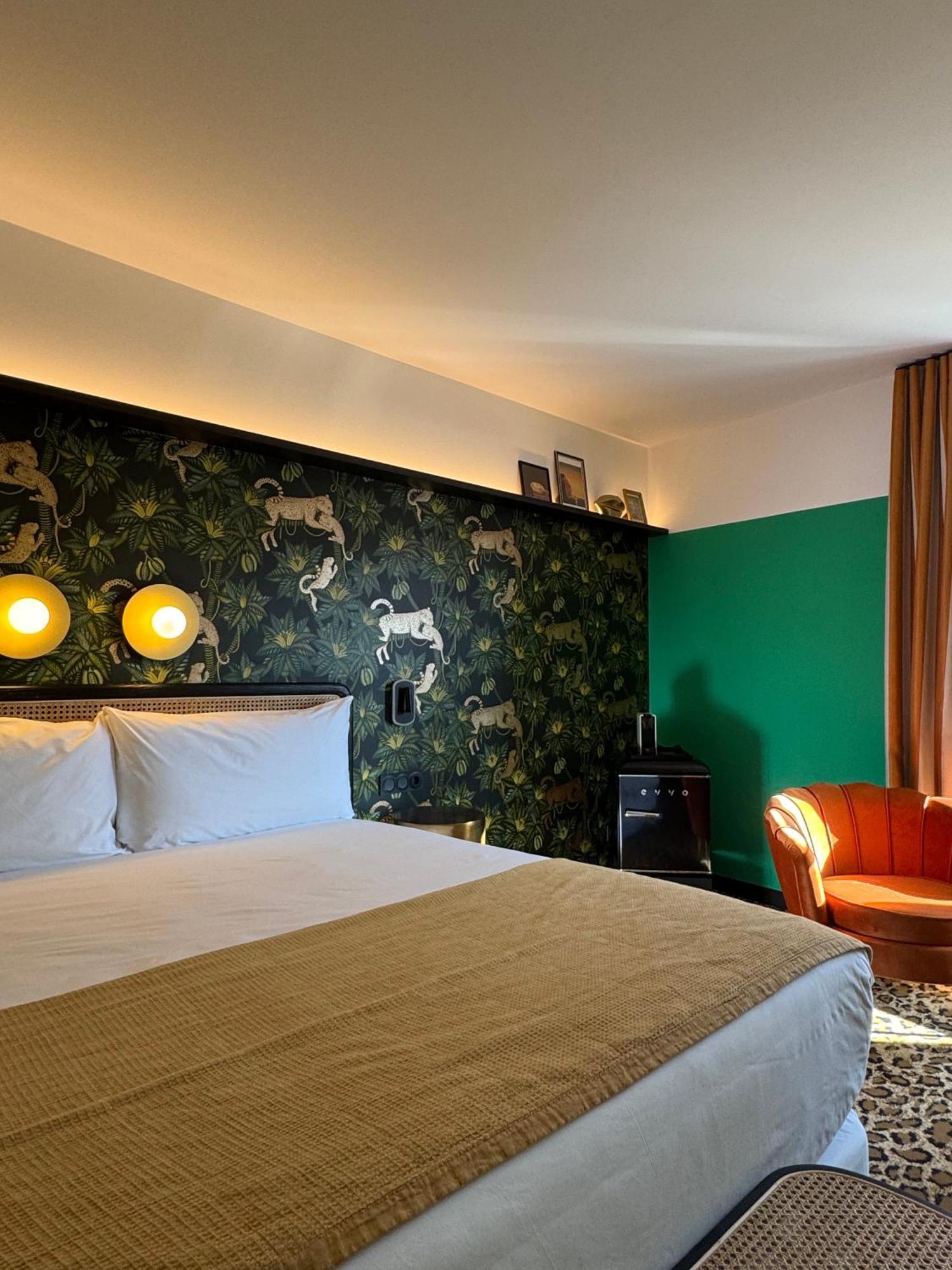 Hotel Divino & Apartments Figueres  Exterior photo